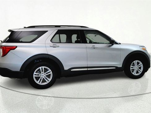 Used 2021 Ford Explorer XLT w/ Equipment Group 202A AWD/4WD image 7