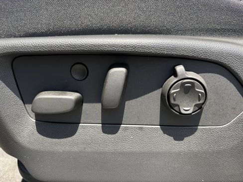 Used 2025 Buick Envision Avenir AWD/4WD image 29