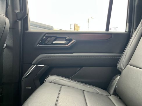 Used 2025 GMC Yukon XL Denali AWD/4WD image 20