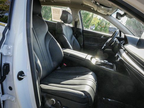 Used 2024 Genesis G80 image 30