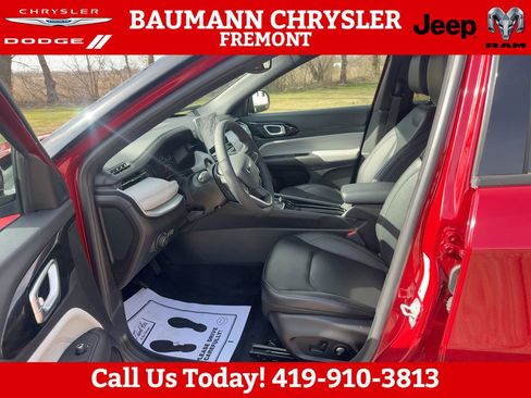 Used 2025 Jeep Compass Limited AWD/4WD image 16