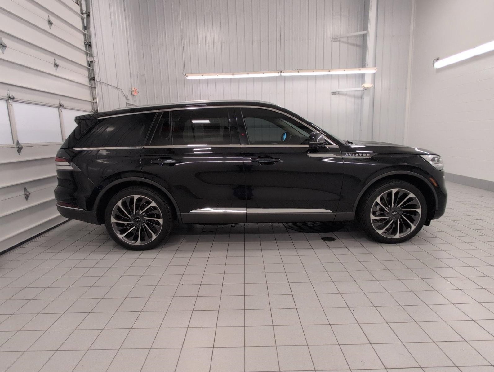 Used 2020 Lincoln Aviator Reserve w/ Equipment Group 202A AWD/4WD image 11