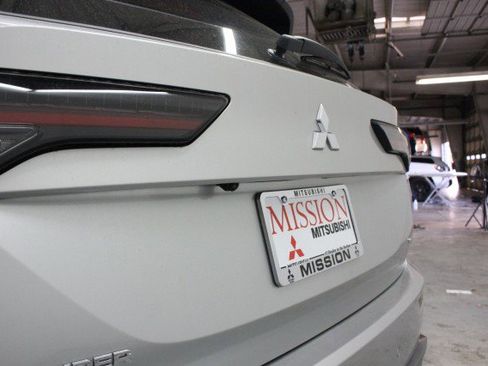 New 2026 Mitsubishi Outlander SE image 4