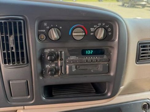 Used 1997 Chevrolet Express 1500 Passenger w/ Preferred Equipment Group RWD image 11