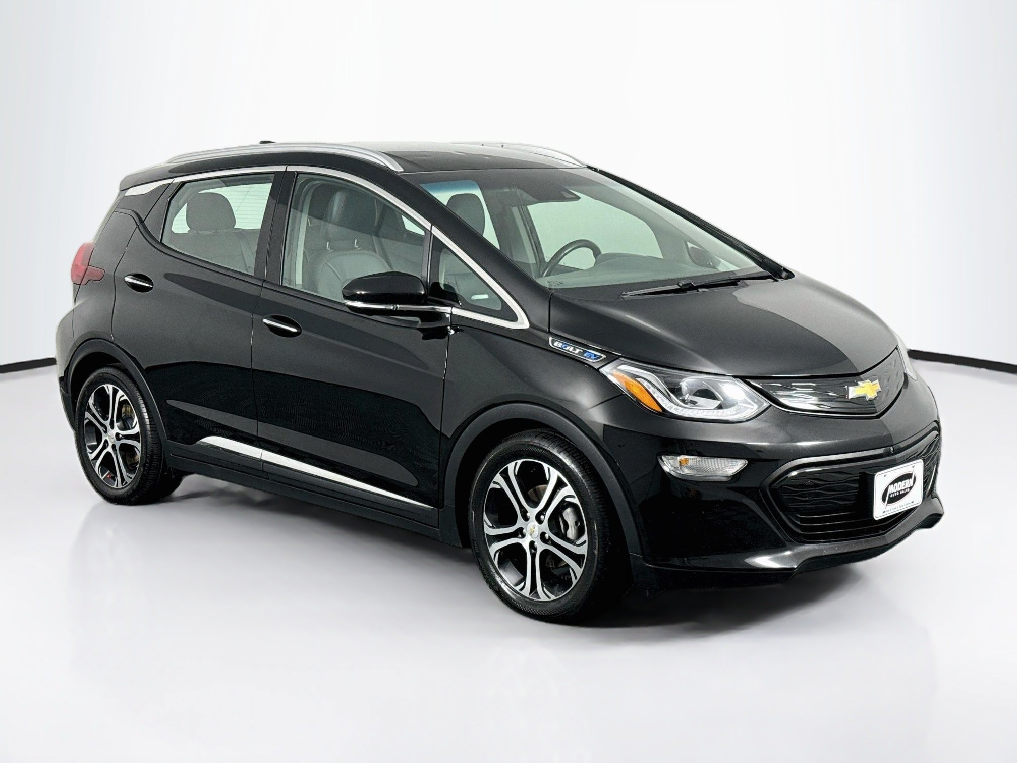 Used 2021 Chevrolet Bolt Premier w/ Infotainment Package FWD image 2
