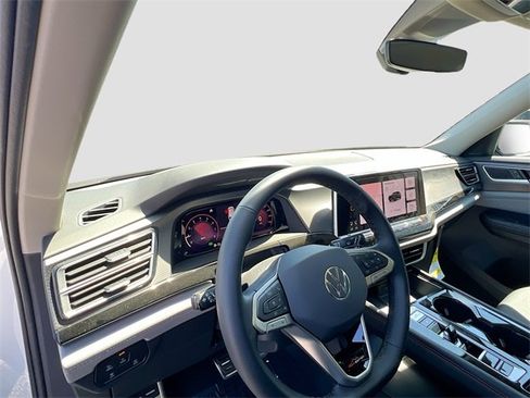 New 2024 Volkswagen Atlas Peak Edition SE image 9