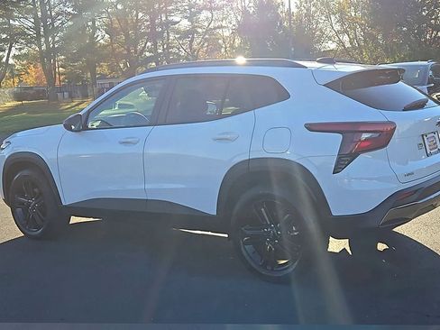 New 2025 Chevrolet Trax ACTIV w/ Sunroof Package image 2