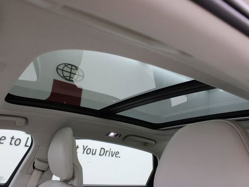 Used 2018 Volvo S90 T5 Momentum w/ Convenience Package image 14