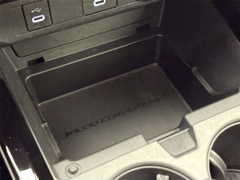 Used 2024 Toyota Prius XLE image 29