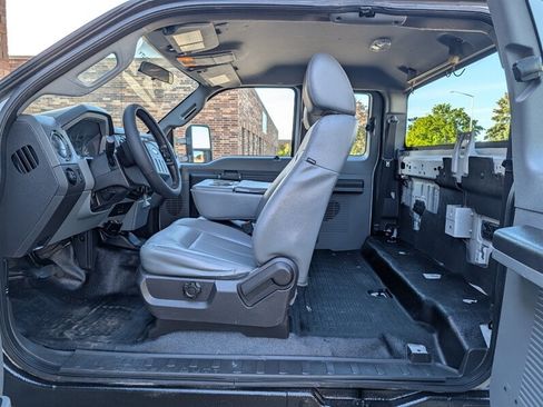 Used 2014 Ford F250 XL w/ Power Equipment Group AWD/4WD image 22