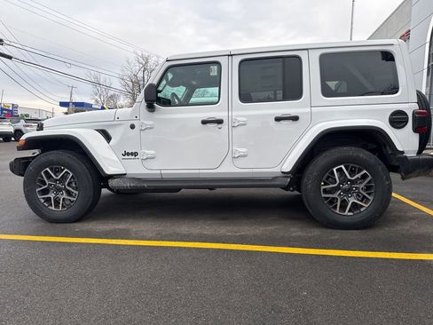 New 2026 Jeep Wrangler Unlimited Sahara AWD/4WD image 6