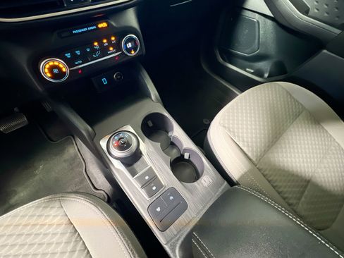 Used 2020 Ford Escape SE image 26