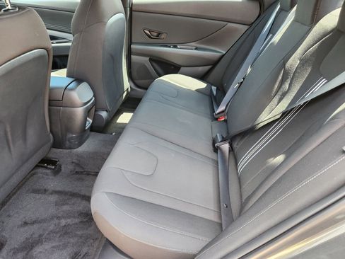 New 2025 Hyundai Elantra SEL image 9