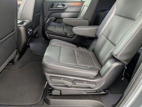 Used 2025 GMC Yukon XL Denali AWD/4WD image 27