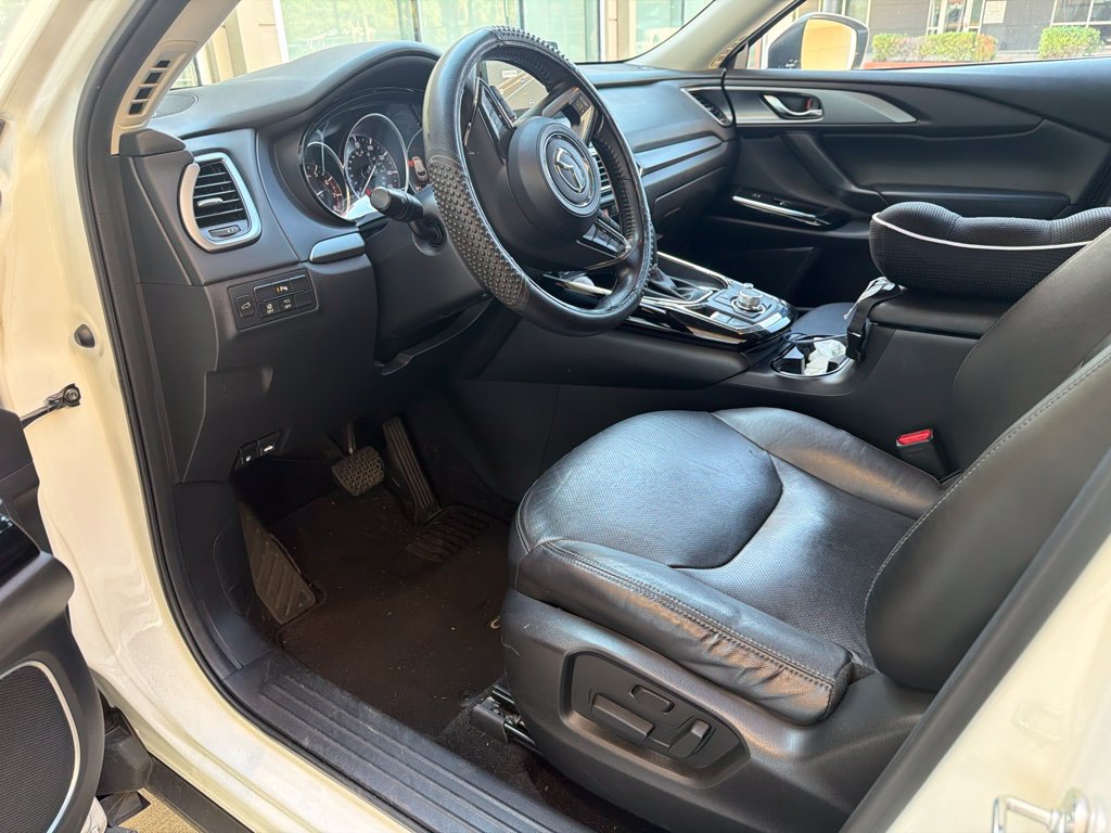 Used 2020 MAZDA CX-9 Touring w/ Touring Premium Package FWD image 2