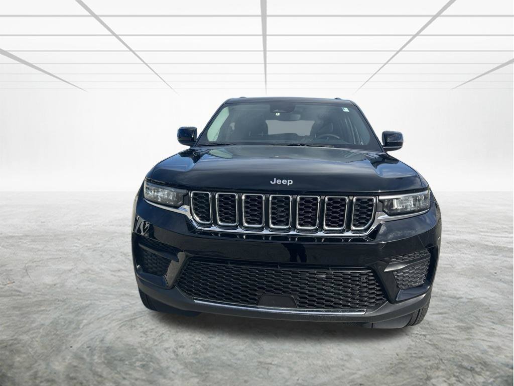 Used 2023 Jeep Grand Cherokee Laredo w/ Luxury Tech Group I RWD image 9
