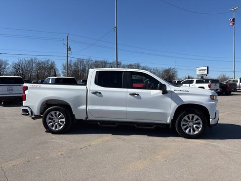 Used 2022 Chevrolet Silverado 1500 Custom image 2