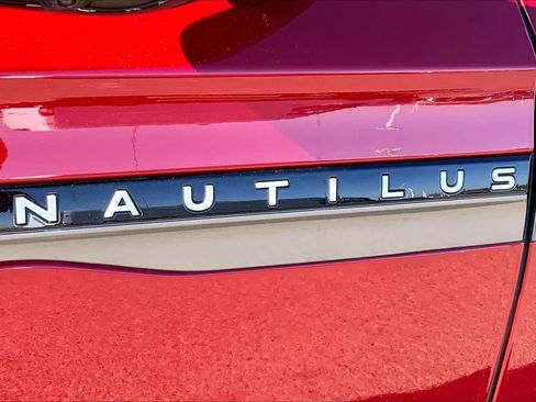 Used 2025 Lincoln Nautilus Reserve image 9