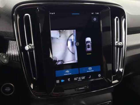 Certified 2025 Volvo XC40 B5 Plus image 31