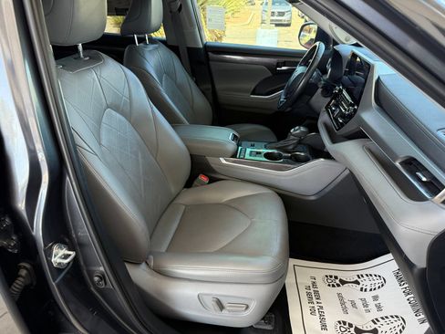 Used 2021 Toyota Highlander Platinum FWD image 35