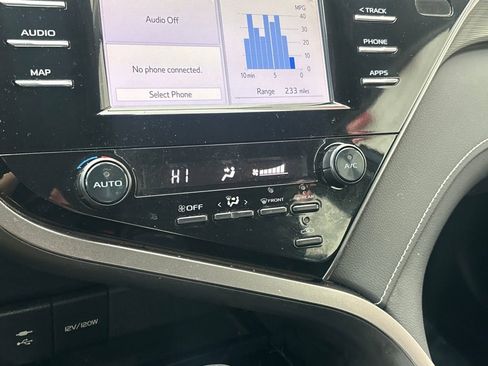 Used 2019 Toyota Camry SE image 12