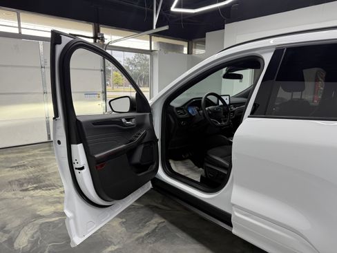 Used 2023 Ford Escape ST-Line image 10