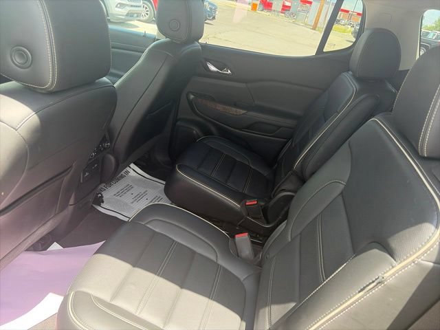 Used 2021 GMC Acadia Denali w/ Denali Technology Package FWD image 11