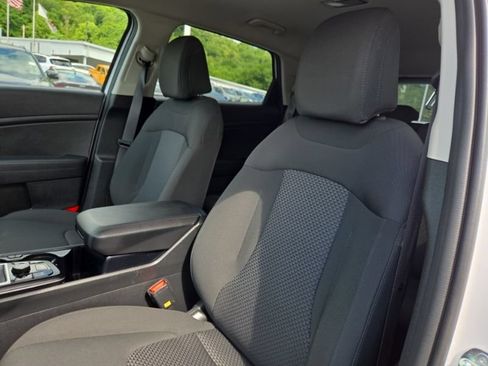 Used 2025 Kia Sportage LX AWD/4WD image 24