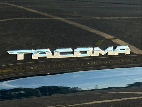 Used 2020 Toyota Tacoma SR5 AWD/4WD image 30