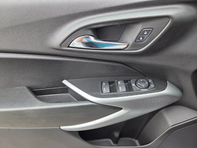 Used 2024 Chevrolet Trax RS w/ Driver Confidence Package FWD image 20