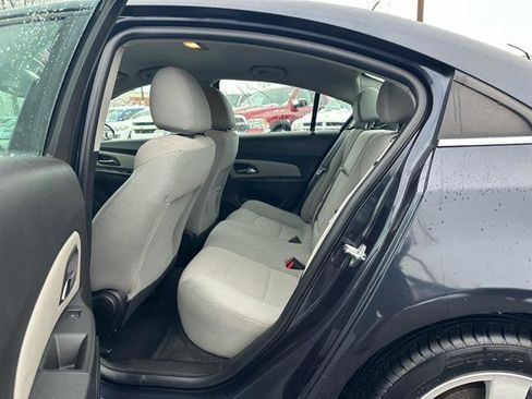 Used 2015 Chevrolet Cruze LT w/ Technology Package image 12