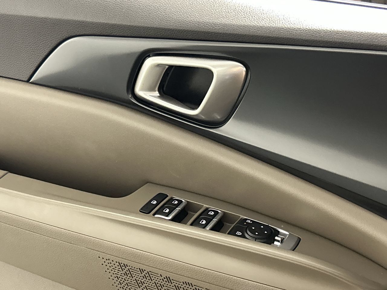 Used 2026 Kia Carnival FWD image 19
