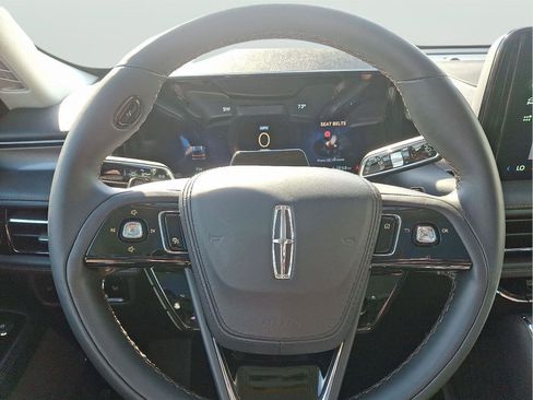 New 2025 Lincoln Aviator AWD w/ Equipment Group 101A image 17