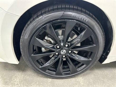 Used 2021 Nissan Maxima SR w/ Sport Mat Group FWD image 25
