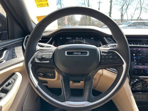 Used 2023 Jeep Grand Cherokee L Limited w/ Black Appearance Package image 29