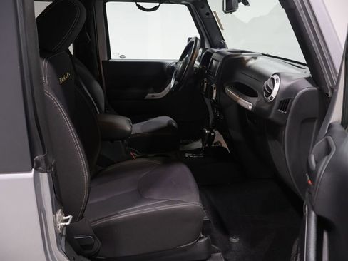 Used 2014 Jeep Wrangler Sahara w/ Connectivity Group AWD/4WD image 17