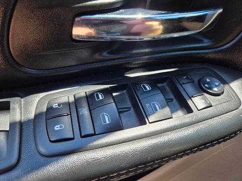 Used 2017 Dodge Grand Caravan SXT FWD image 34
