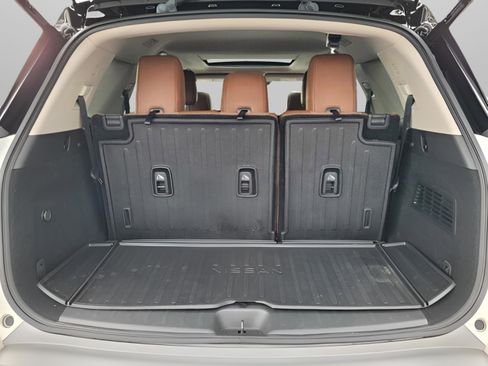 Used 2024 Nissan Pathfinder Platinum w/ Cargo Package image 9