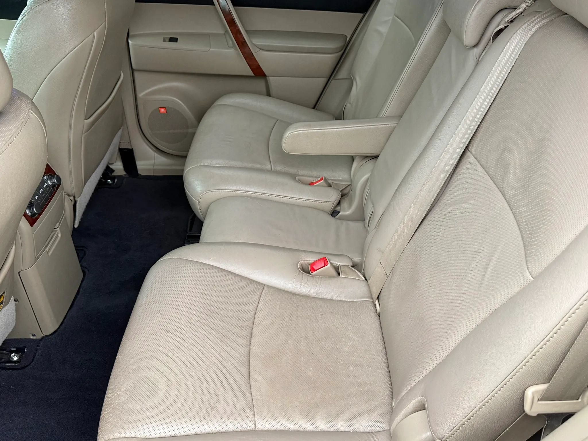 Used 2011 Toyota Highlander Limited w/ Tow Pkg FWD image 26