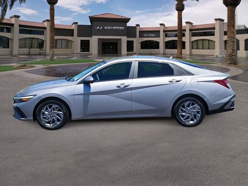 Used 2024 Hyundai Elantra SEL FWD image 5