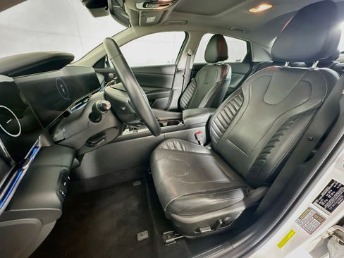 Used 2023 Hyundai Elantra Limited FWD image 13
