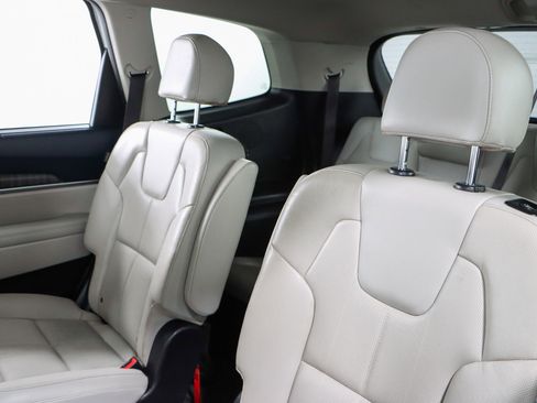 Used 2024 Kia Telluride EX w/ EX Captain's Chair Package image 25