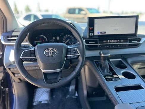 Certified 2026 Toyota Sienna XLE FWD image 13