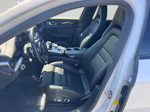 Used 2021 Porsche Panamera RWD image 14