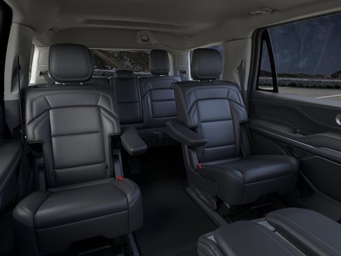 New 2026 Lincoln Navigator Premiere AWD/4WD image 11