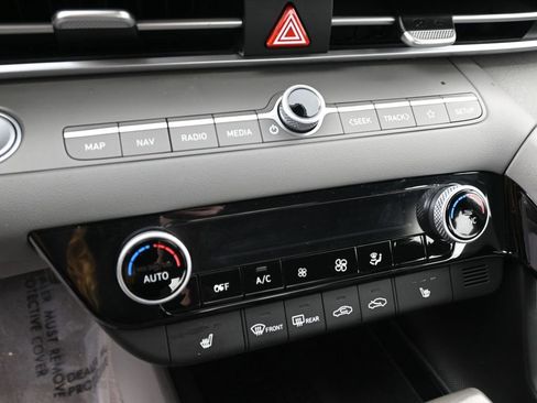 Used 2023 Hyundai Elantra SEL w/ Convenience Package image 30