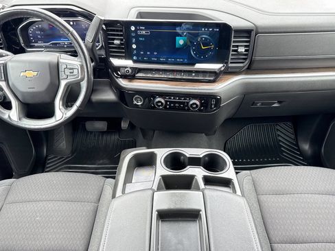 Used 2022 Chevrolet Silverado 1500 LT RWD image 3