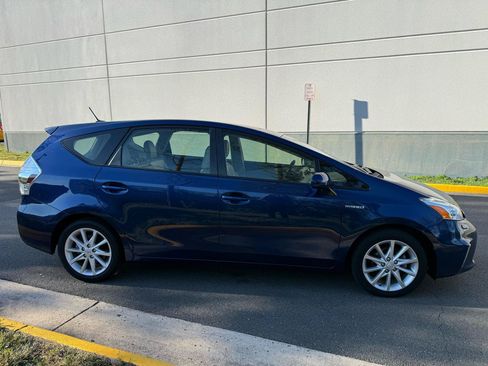 Used 2012 Toyota Prius V Five FWD image 10