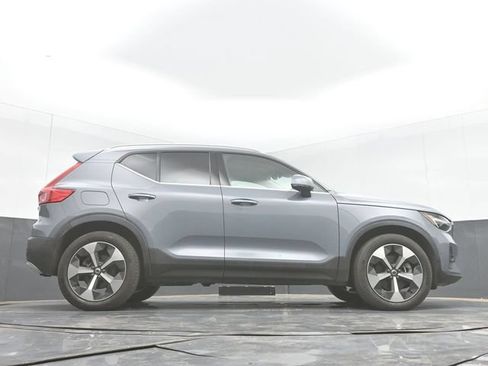 Used 2023 Volvo XC40 B4 Ultimate FWD image 34
