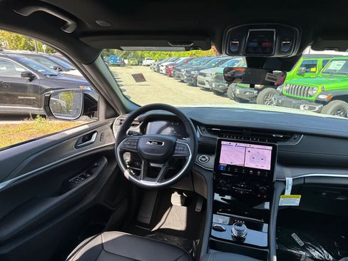 New 2025 Jeep Grand Cherokee L Limited w/ Black Appearance Package image 35